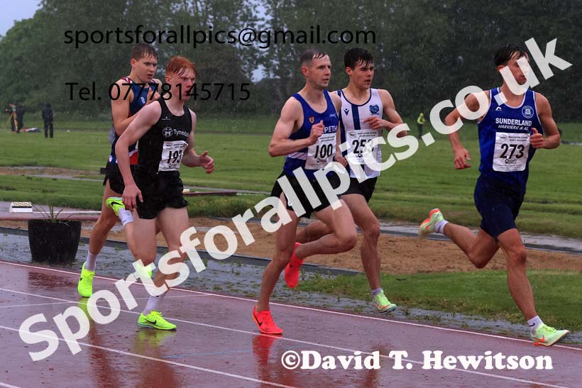 The Jimmy Hedley 800 metres on a very wet Wednesday evening, May 29th, NEGP 2, Monkton Stadium.  Photo: David T. Hewitson/Sports for All Pics